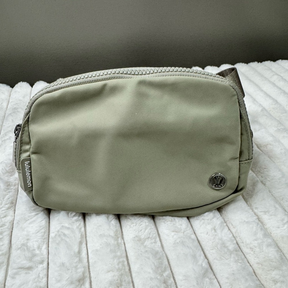 lululemon athletica Everywhere Belt Bag 1L in Raw Linen